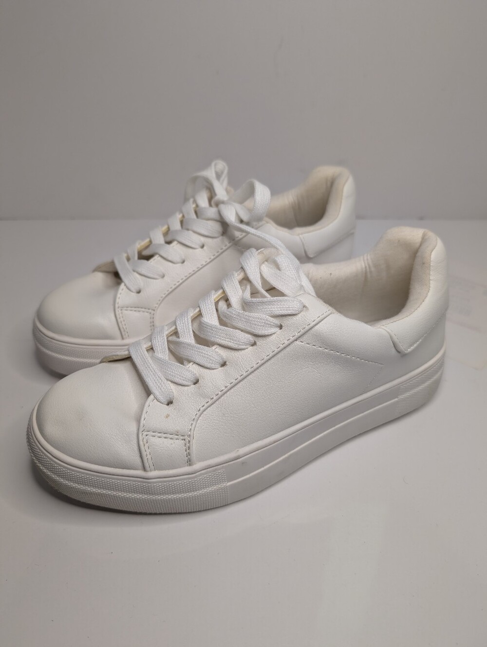 Pink Lily Classic Women's White Platform Sneakers